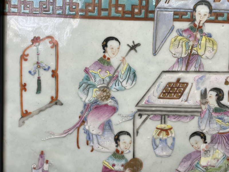 清乾隆 粉彩金线池人物故事图插屏 - 图5